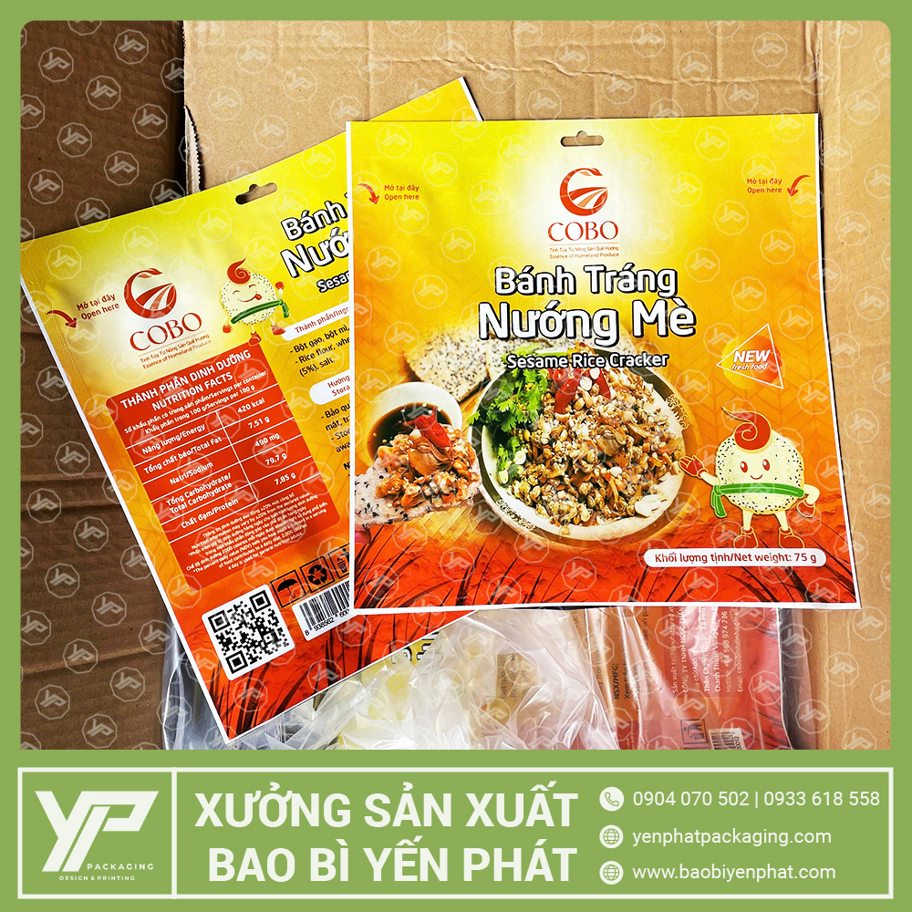banh-trang-me-dung-trong-tui-ba-bien-mang-ghep